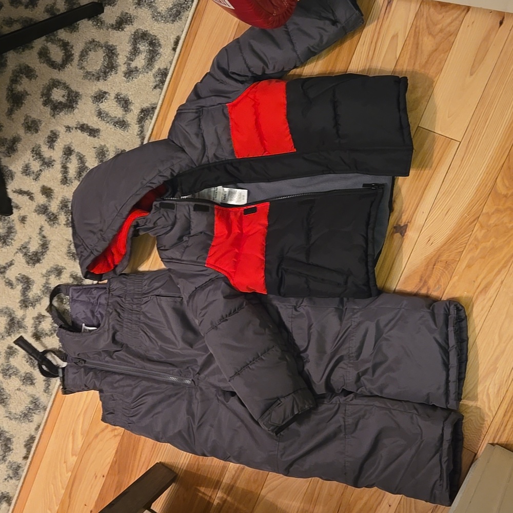 Carter's boys snow suit size 5/6